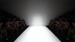 وفاة مصمم أزياء عربي شهير جداً... إليكم التفاصيل