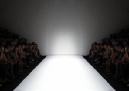 وفاة مصمم أزياء عربي شهير جداً... إليكم التفاصيل