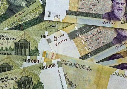 بسبب العقوبات الأمريكية..."قاع جديد" للريال الإيراني