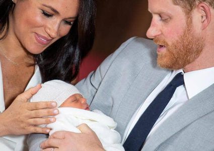 "بي بي سي" تفصل مذيعا شبّه المولود الملكي بالقرد