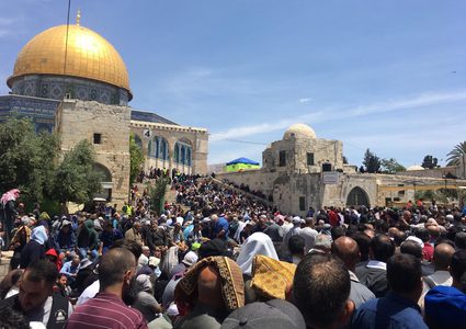 طواقم الهلال تسعف 64 مصليا في الأقصى