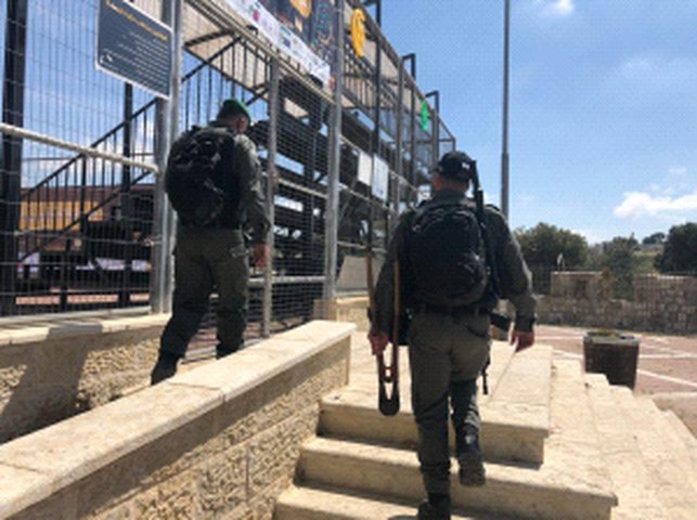 الاحتلال يقتحم "جمعية برج اللقلق" لإزالة فانوس القدس الرمضاني