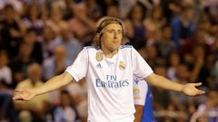 زيدان يبلغ مودريتش بمصيره في ريال مدريد