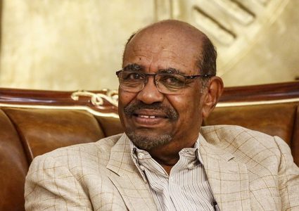 التحقيق مع البشير في انقلاب 1989.. والبلاغ يشمل قيادات بارزة