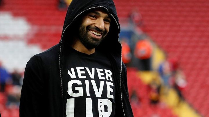 قميص محمد صلاح "الملهم" معروض للبيع