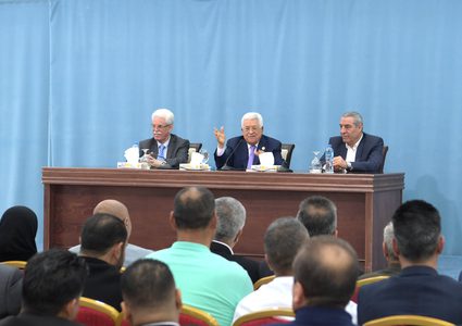 الرئيس يستقبل أمناء سر وأعضاء أقاليم فتح بالضفة الغربية