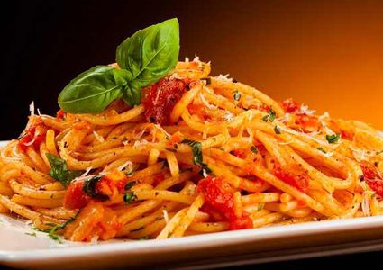 مكرونة بالطماطم والزيتون للرجيم في شهر رمضان