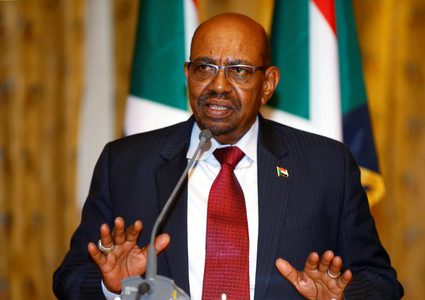 البشير يقر بتهم الفساد.. ويكشف عن أسماء متورطة معه