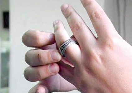 مصرية تطلب الخلع من زوجها ...لسبب غريب جدا..؟!