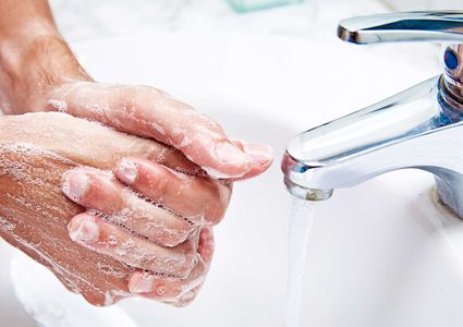 10 أشياء "قذرة" يجب غسل اليدين "فورا" بعد لمسها