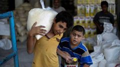 نشر صور توزيع مساعدات رمضان امتهان لكرامة الفقير وانسانيته