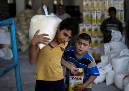 نشر صور توزيع مساعدات رمضان امتهان لكرامة الفقير وانسانيته