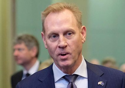 القائم بأعمال وزير الدفاع الأمريكي يزور الحدود مع المكسيك