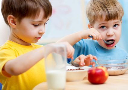 دراسة: عدم تناول الإفطار يؤثر على قلب الطفل