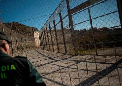 عشرات المهاجرين الأفارقة يتسللون من المغرب إلى سبتة