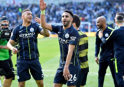 محرز.. أول لاعب عربي يتوج بالدوري الإنجليزي مرتين