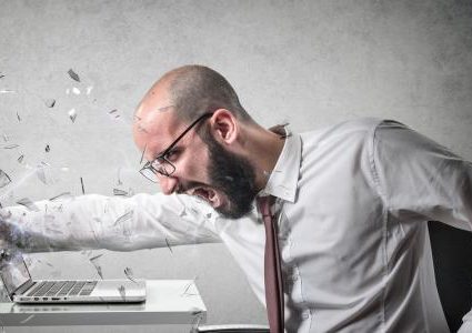 تعرف على أمور تسبب زيادة العصبية في رمضان !