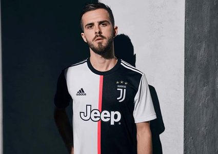 قميص يوفنتوس الجديد بدون خطوطه السوداء والبيضاء