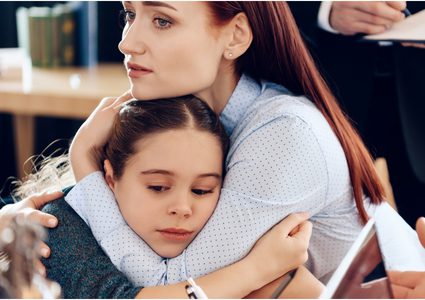 كيف تتعاملين مع الحزن أمام أطفالك ؟