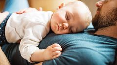 دراسة: عمر الأب الزمني يؤثر على حياة زوجته وطفله