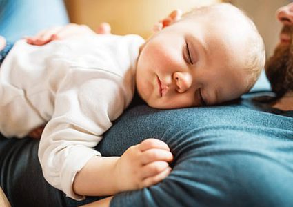 دراسة: عمر الأب الزمني يؤثر على حياة زوجته وطفله