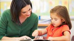 مراحل تعلم الطفل الكلام خلال بداية حياته