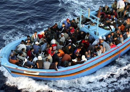 توقيف 70 مهاجرا بعد غرق العشرات قبالة تونس