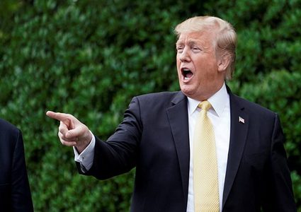 قرار مثير للجدل من "فيسبوك" يثير استياء ترامب