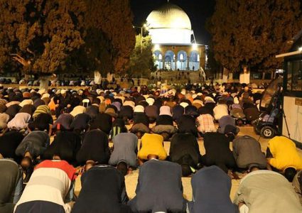 لليلة الثالثة على التوالي.. الاحتلال يطرد المعتكفين بـ"الأقصى"