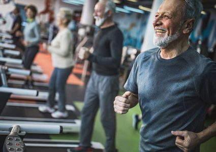 دراسة: اللياقة البدنية تقلل من خطر الإصابة بسرطان الرئة والأمعاء