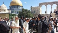 مجموعة من المستوطنين يقتحمون المسجد الأقصى من جديد