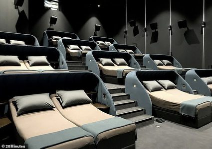 "سرير" بدلا من الكرسى فى سينما جديدة بسويسرا ..؟!