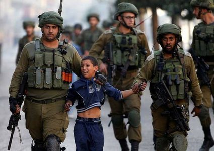 الاعتقالات تطال 12 مواطنا بالضفة الغربية