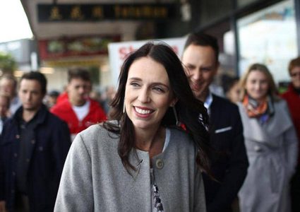 رئيسة وزراء نيوزيلندا ترفض "رشوة" بخمسة دولارات