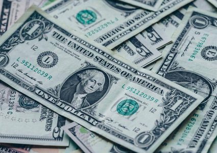 الدولار يواصل تراجعه أمام الجنيه في رمضان