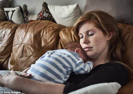 40% من النساء يصبن باكتئاب بعد الولادة