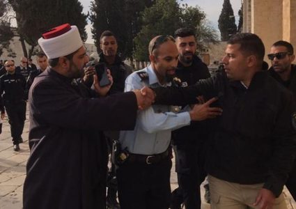 الاحتلال يستدعي حارسين مبعدين عن المسجد الأقصى