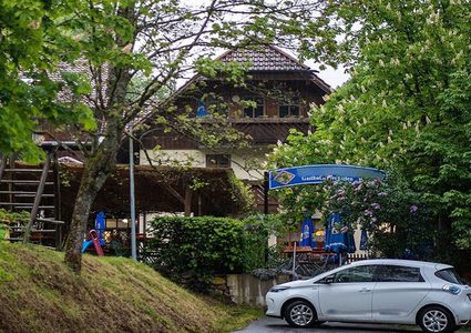 بالقوس والنشاب.. جريمة قتل غامضة بمنتجع ألماني!