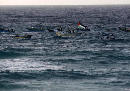 الاحتلال يصيب صيادًا قبالة سواحل غزة