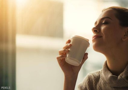 شرب القهوة يطيل العمر.. ودراسة تكشف عدد الأكواب "المثالي"