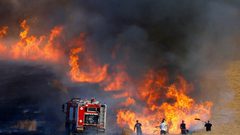 الاعلام العبري: اندلاع عدة حرائق بغلاف غزة بفعل بالونات حارقة
