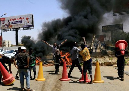 جرحى بإطلاق نار في محيط ساحة الاعتصام بالسودان