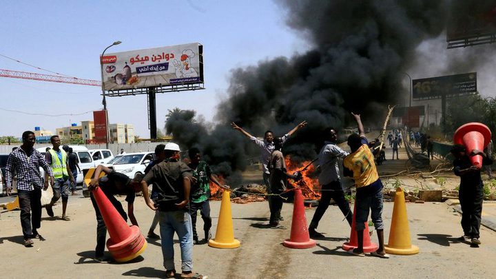 جرحى بإطلاق نار في محيط ساحة الاعتصام بالسودان