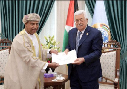 الرئيس عباس يستقبل سفير سلطنة عُمان لدى الأردن