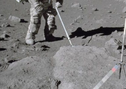 أول امرأة تهبط على القمر في 2024