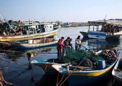 الاحتلال يقلص مساحة الصيد ببحر غزة