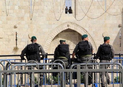 القدس: الاحتلال يسلم "الهلال الاحمر" شابين تم الاعتداء عليهما