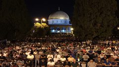 110 آلاف مُصل يؤدون "العشاء" و"التراويح" في رحاب "الأقصى"