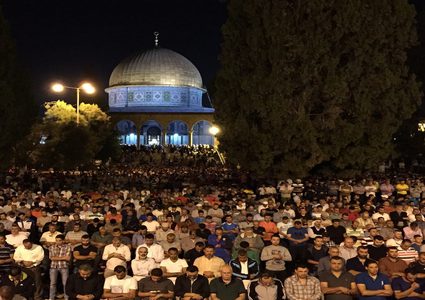 110 آلاف مُصل يؤدون "العشاء" و"التراويح" في رحاب "الأقصى"
