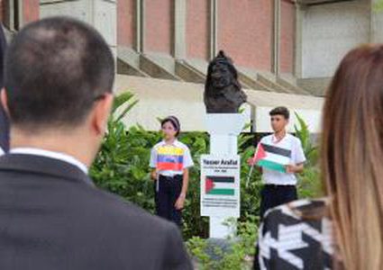 نصب تمثال للشهيد ياسر عرفات في فنزويلا